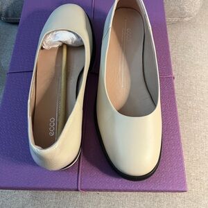 Ecco Women's Cream Flats